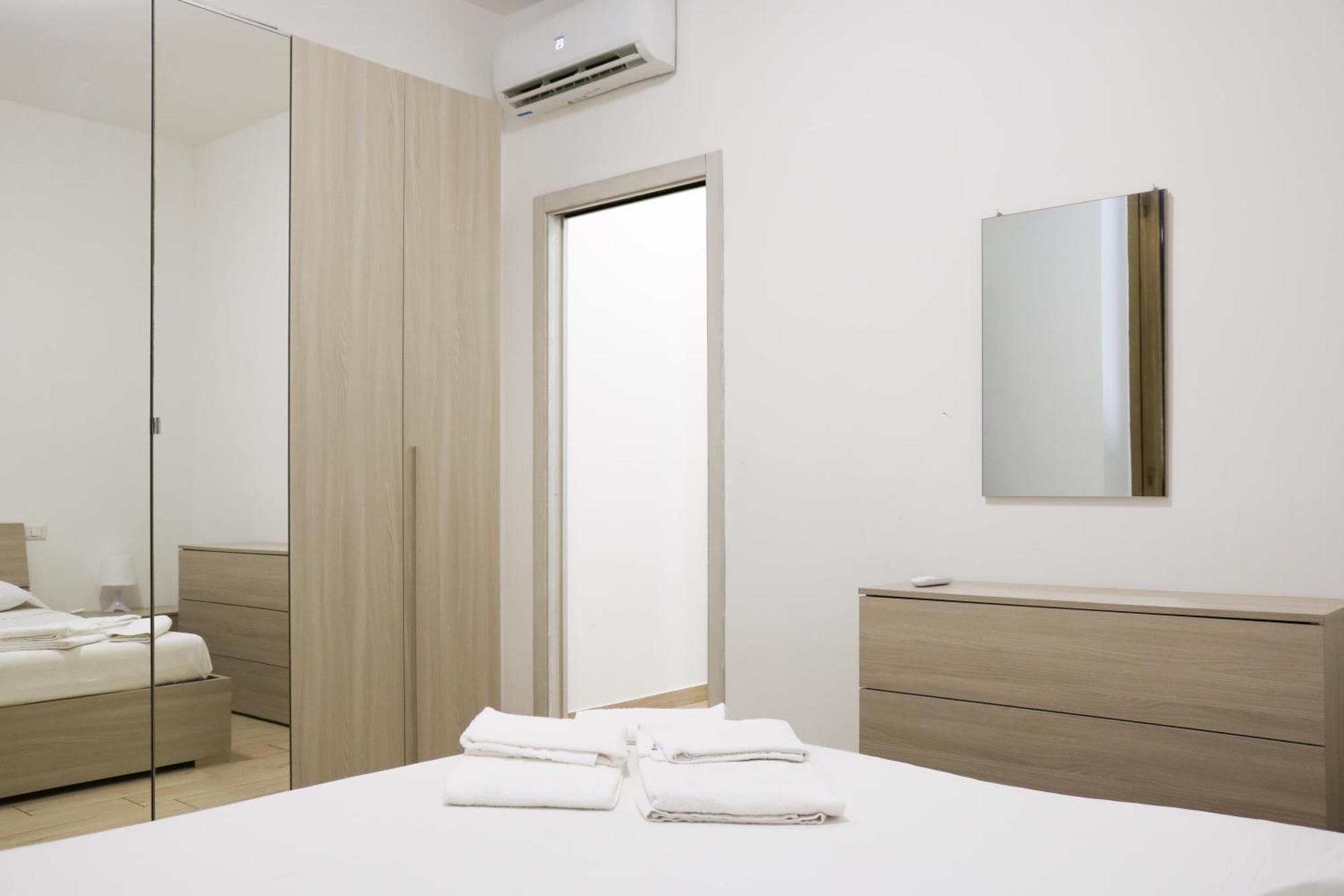Along The Canal Smart Flat Naviglio - 4 People Corsico Exterior foto